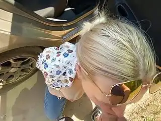 Mature milf forgot to take money from her husband, had to pay the taxi driver with a pussy and a blowjob in the throat