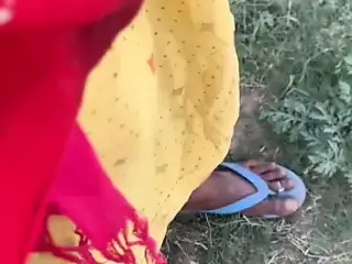 Desi girl sex in jungle( desi chut Chudai jungle mai bhabhi ko choda)
