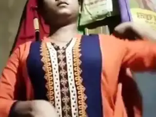 Hindu ladkiya selfie banate hue boobs desi hindu ladki