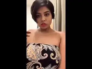 Desi Bhabhi Shows Herself On Live Cam
