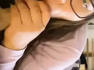 Chica hermosa con garganta profunda