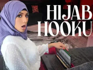 Hijab Girl Nina Grew Up Watching American Teen Movies And Is Obsessed With Becoming Prom Queen