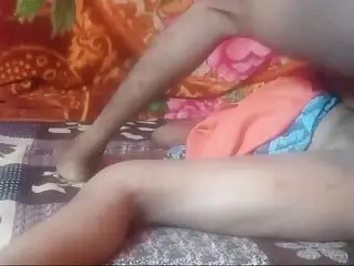 sexy bhabhko gaon ke ladke ne bhabhi ke ghar jakar choda