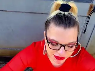 Smoking Bimbo Blowjob!