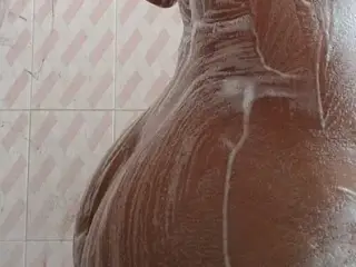 Indian girl in bathroom showing boobs and pussy.
