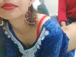 Indian Desi Bhabhi seduces electrician while he is repairing. Pussy fucked hard with Hindi audio – Repair waale ne kiya