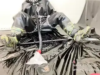 Fejira com – Heavy rubber bondage and mask